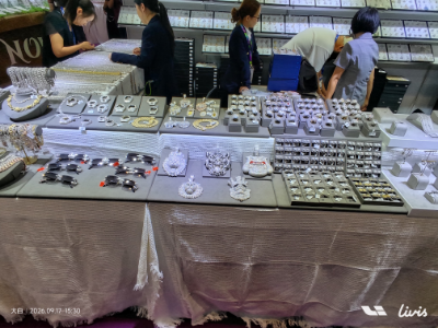 Echipa de design de bijuterii Kunyu vizitează Târgul de bijuterii fashion SEASONS din Hong Kong Echipa de design de bijuterii Kunyu vizitează Târgul de bijuterii fashion SEASONS din Hong Kong