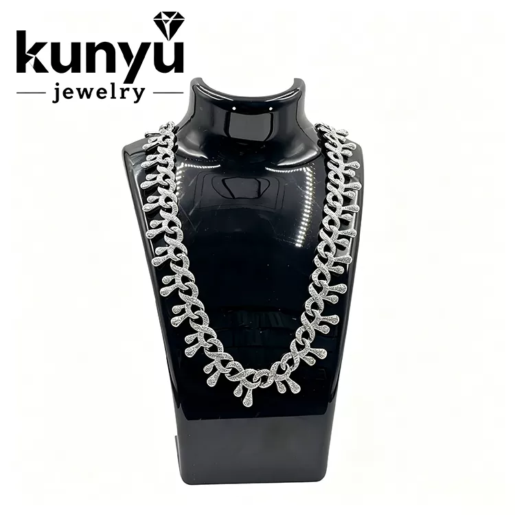 Colier cubanez cu aspect de diamant