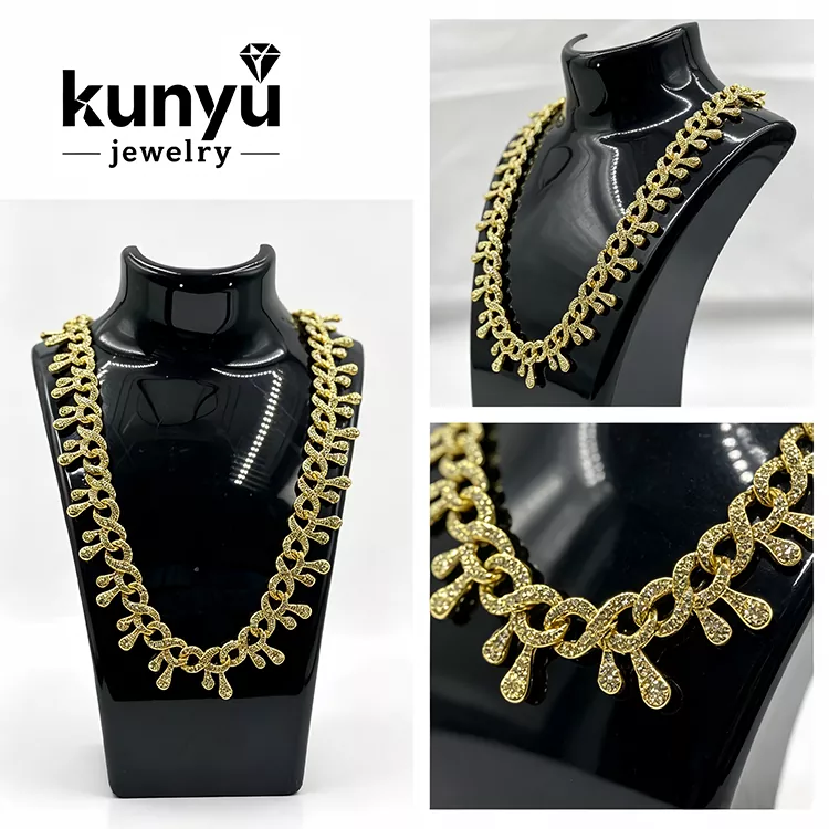 Colier cubanez cu aspect de diamant