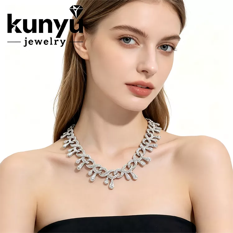 Colier cubanez cu aspect de diamant